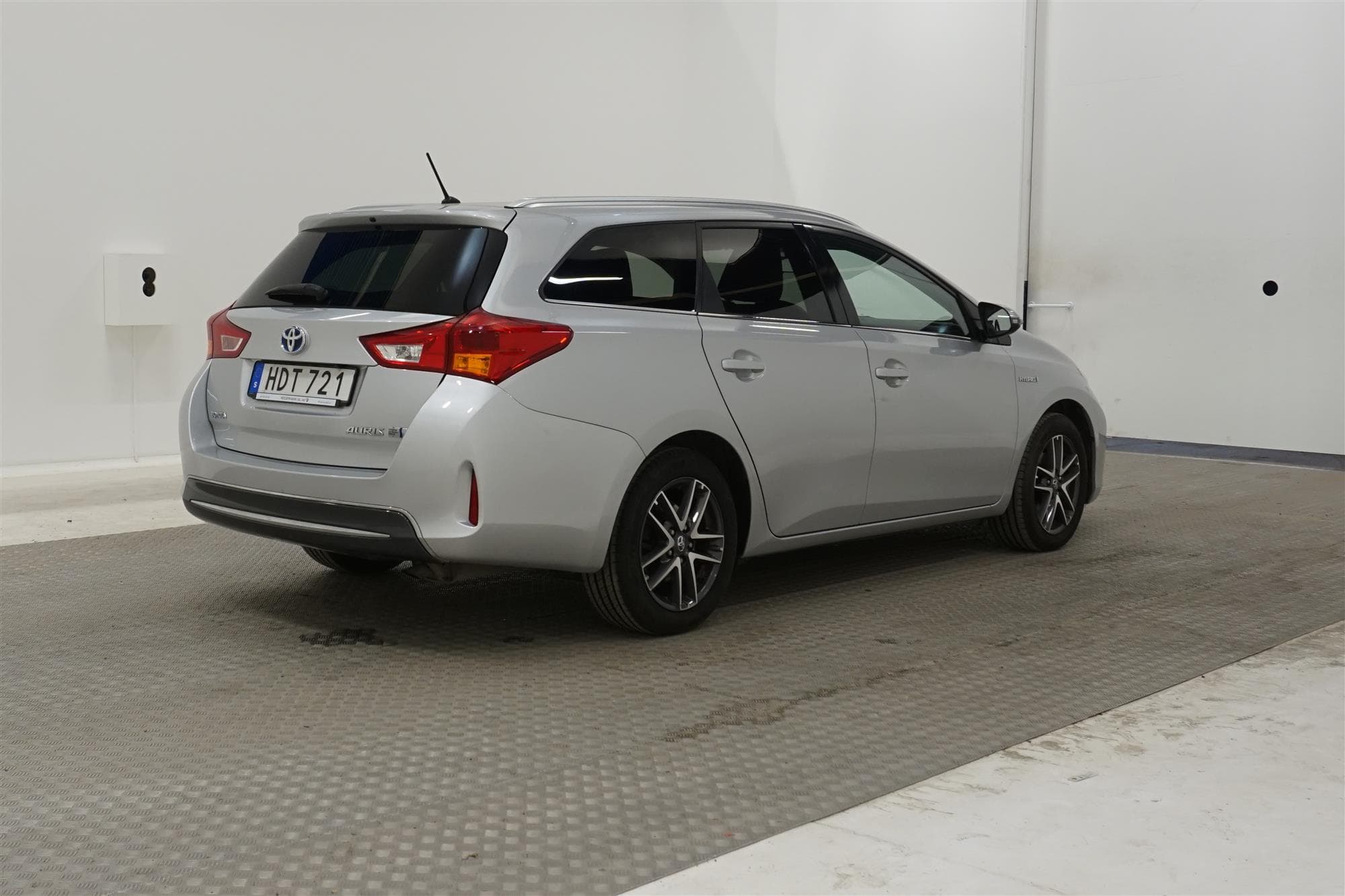 Toyota Auris Hybrid e-CVT 136hk 2 Brukare B-Kam