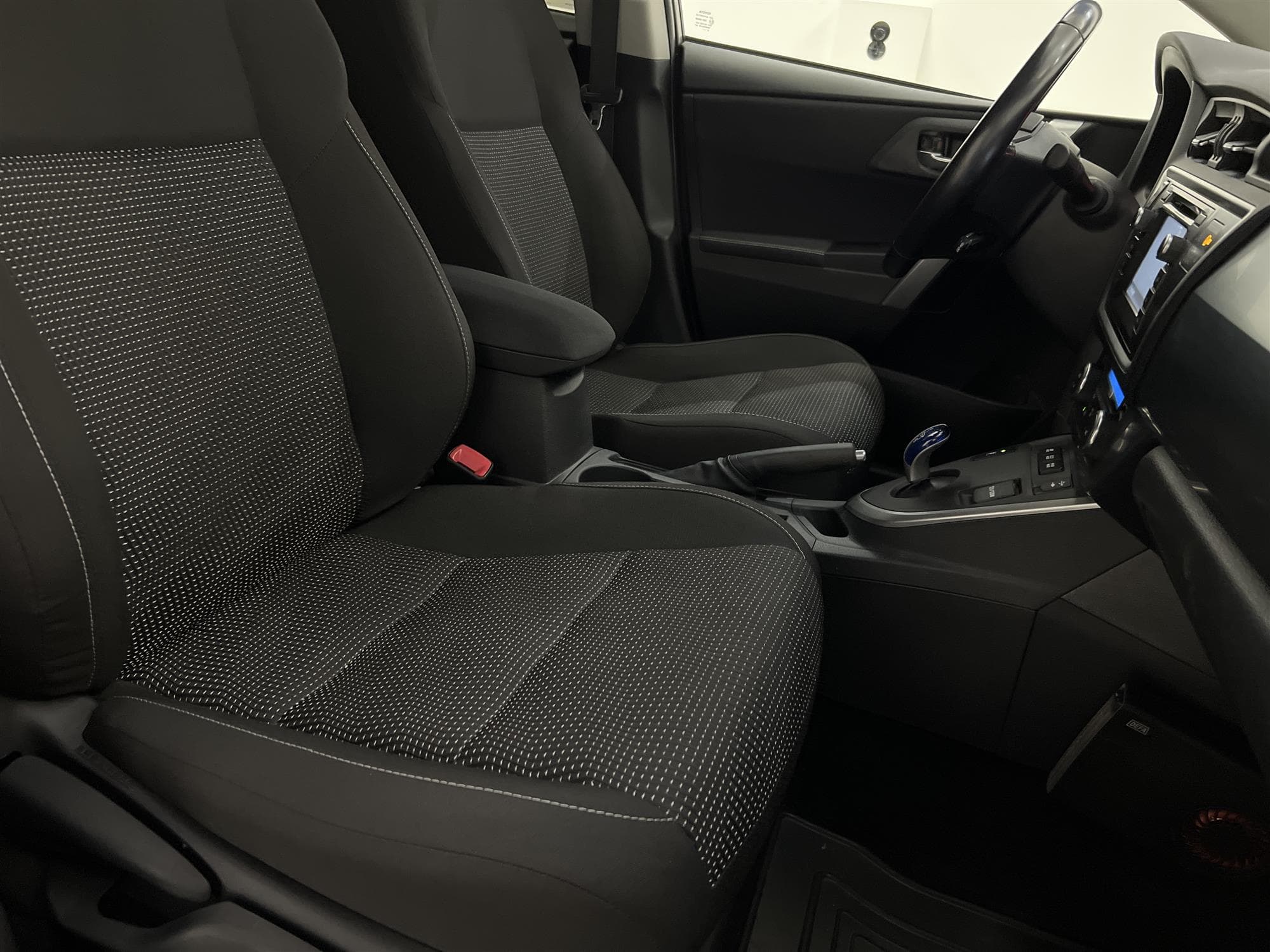 Toyota Auris  Hybrid e-CVT 136hk B-Kam 0,40L/mil