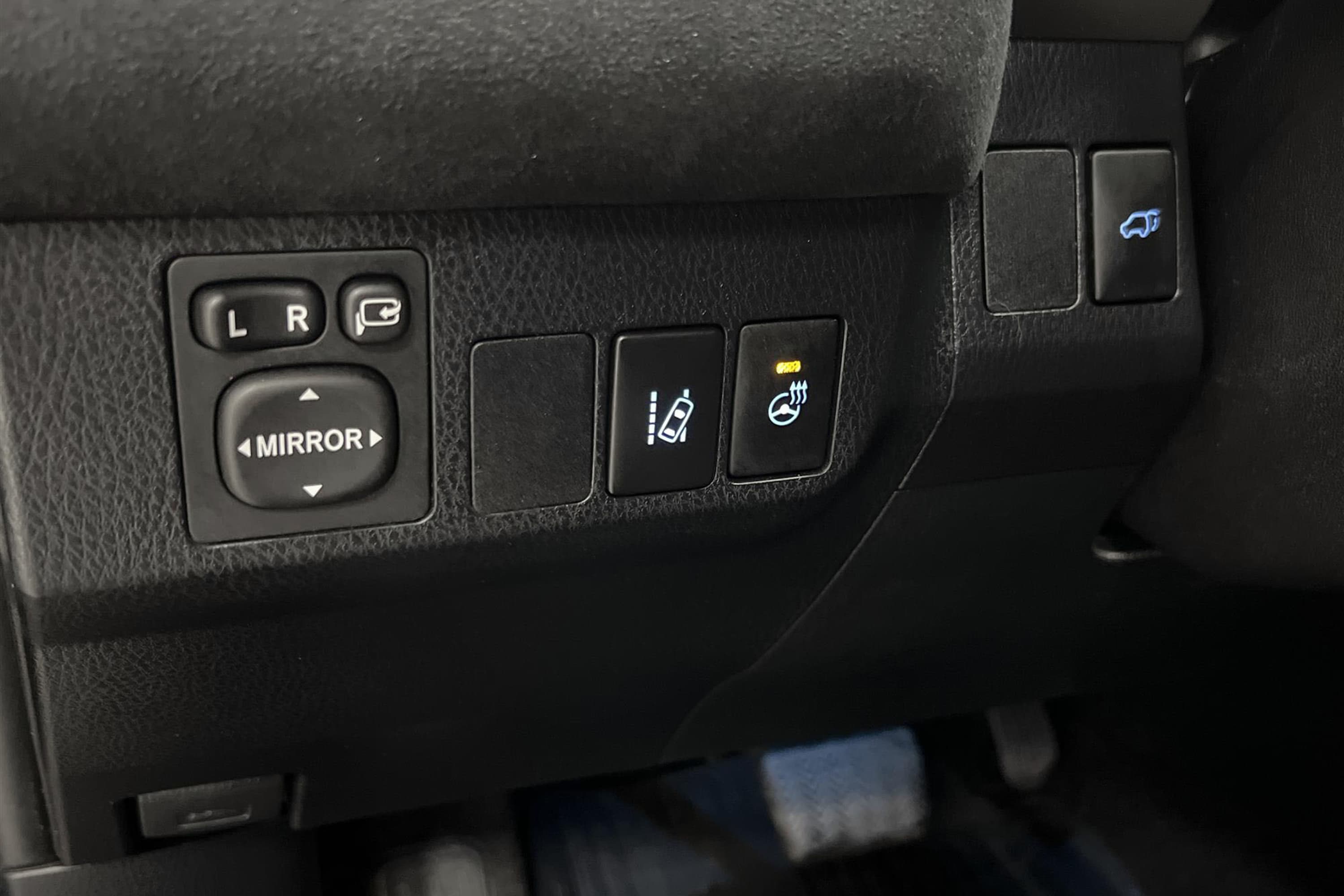 Toyota  Hybrid 2.5 AWD CVT 197hk M-Värm B-Kam Drag 0,56L/mil