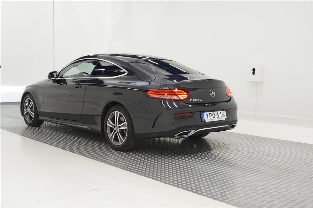 Mercedes-Benz C 220 d Coupé 194hk AMG Pano Burmester Cockpitexteriör