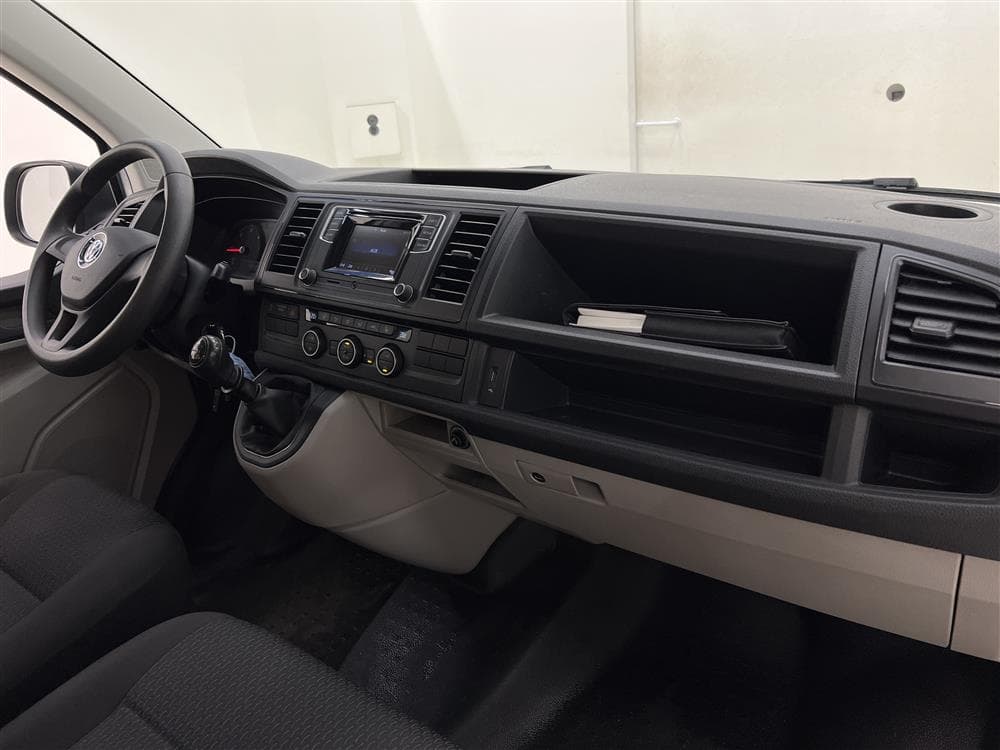 Volkswagen Transporter 2.0 TDI 150hk 9-sits Lång PDC interiör