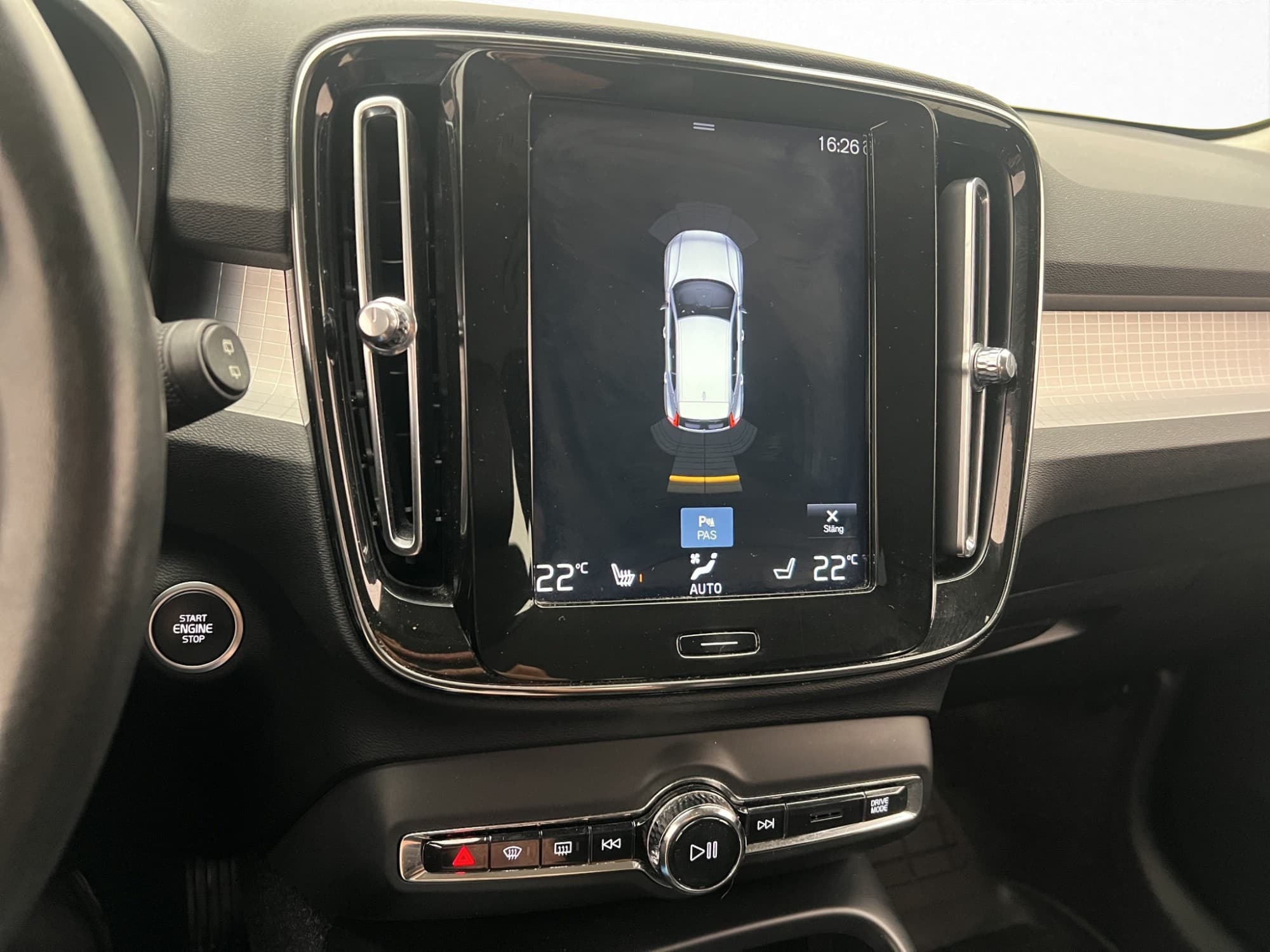 Volvo XC40 D3 150hk Momentum Värmare Dragkrok Rattvärme