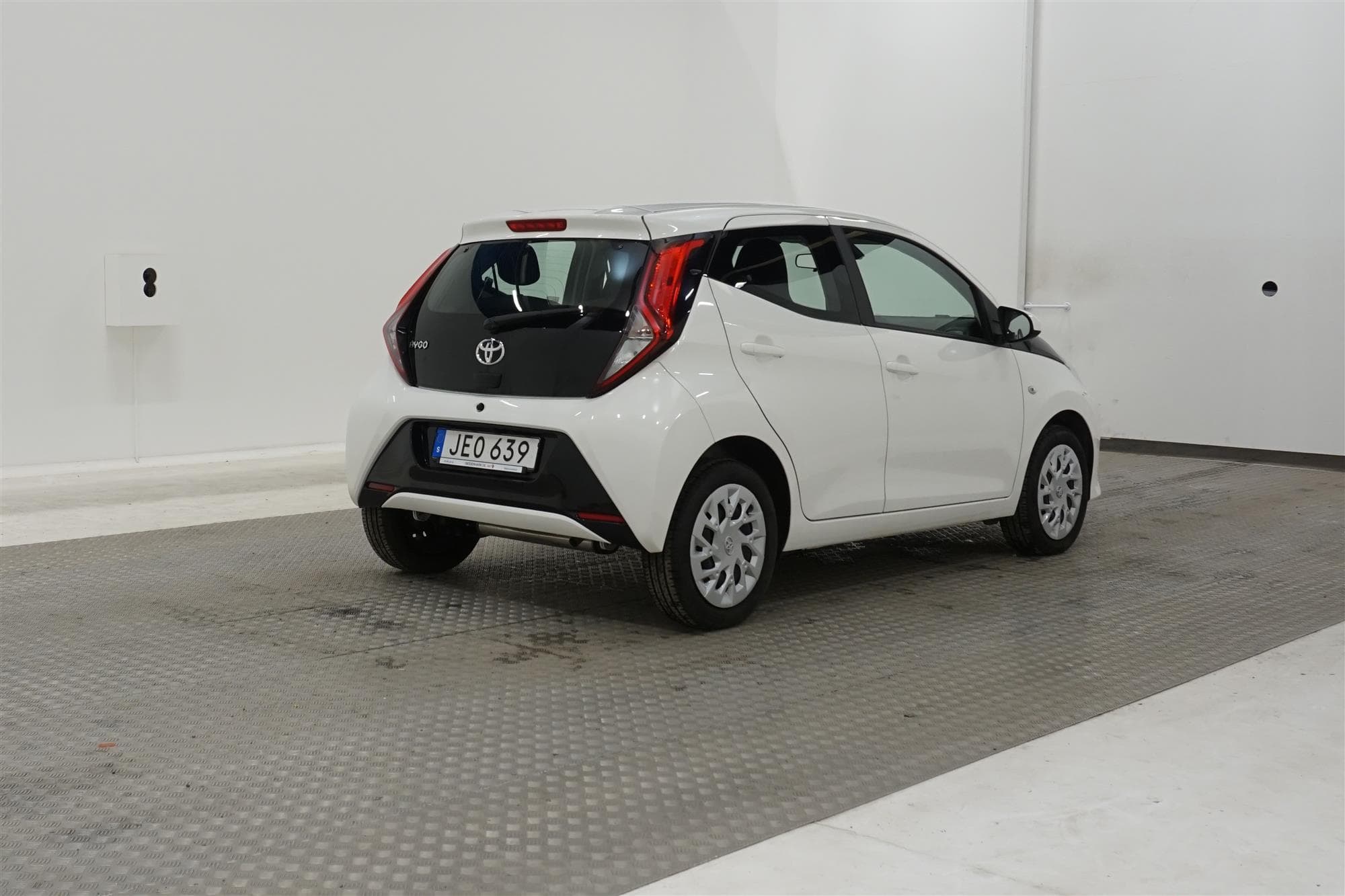 Toyota Aygo 1.0 72hk B-Kamera L-Assist Låg Skatt 0,41L/mil