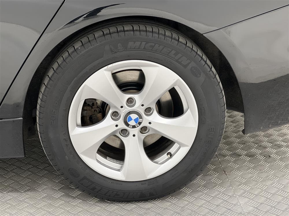 BMW 320 d xDrive Modern Line Motorvärmare Drag Keyless Skinninteriör