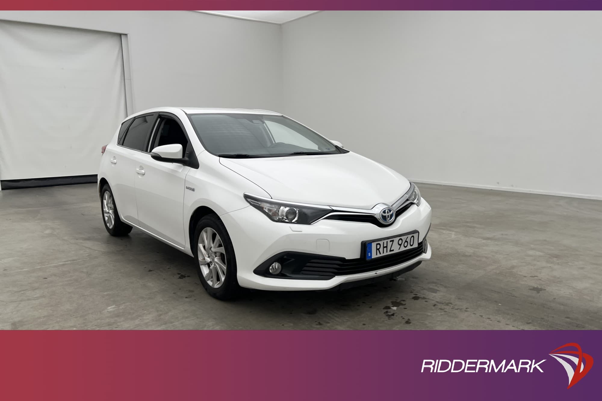 Toyota Auris Hybrid e-CVT 136hk