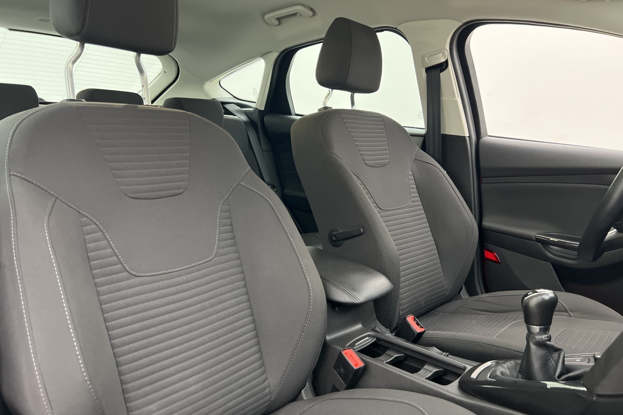 Ford Focus EcoBoost 100hk Android-Auto Sensorer Farthållare