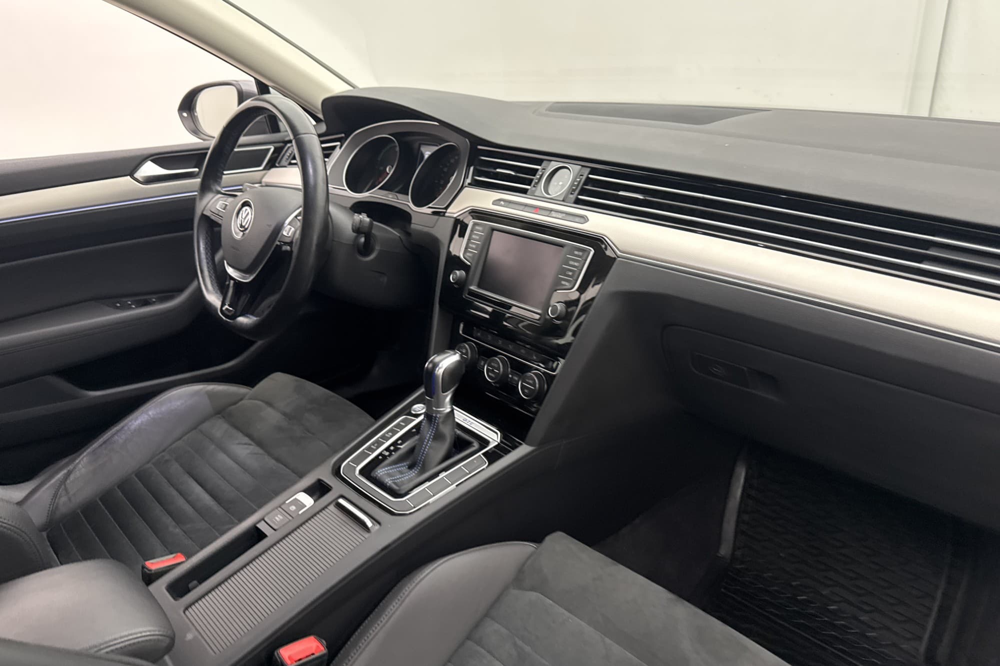 Volkswagen Passat GTE 1.4 TSI 218hk Kamera Drag Carplay Värm
