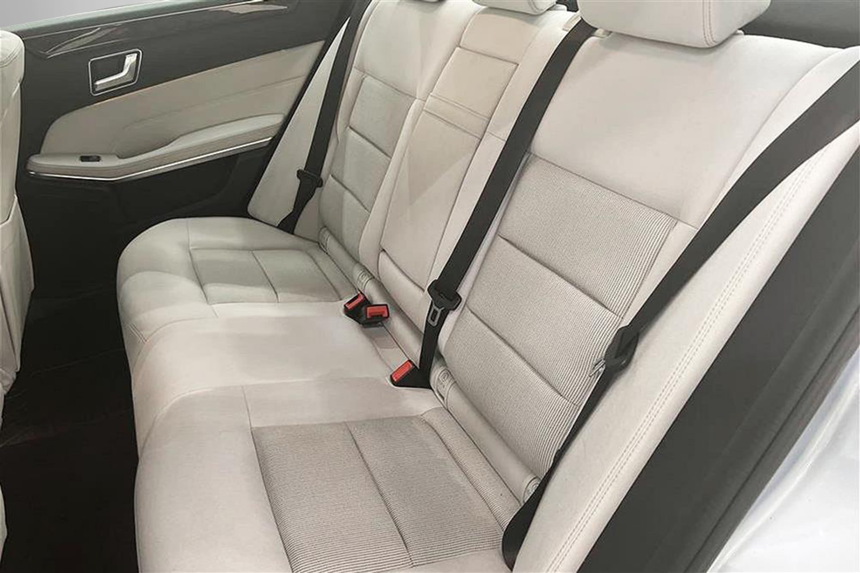 Mercedes-Benz E 350 d 258hk 4M D-Värmare Halvskinn M-Värmareinteriör