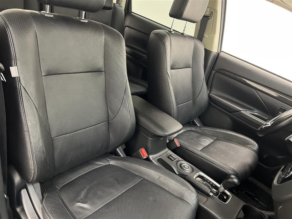 Mitsubishi Outlander 4WD Business Kamera 7-Sits HELG KAMPANJinteriör