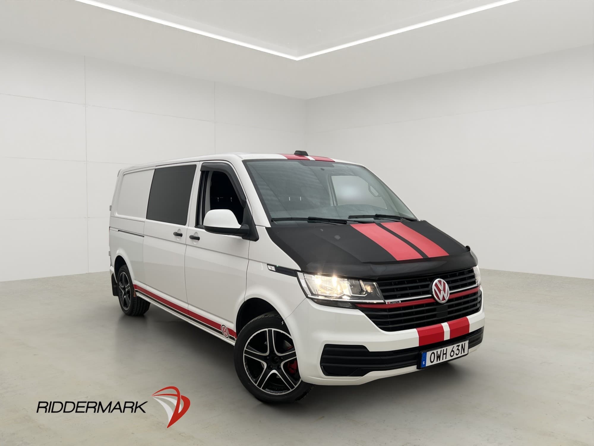Volkswagen Transporter Kombi L2 4M Värmare Drag CARPLAY Moms