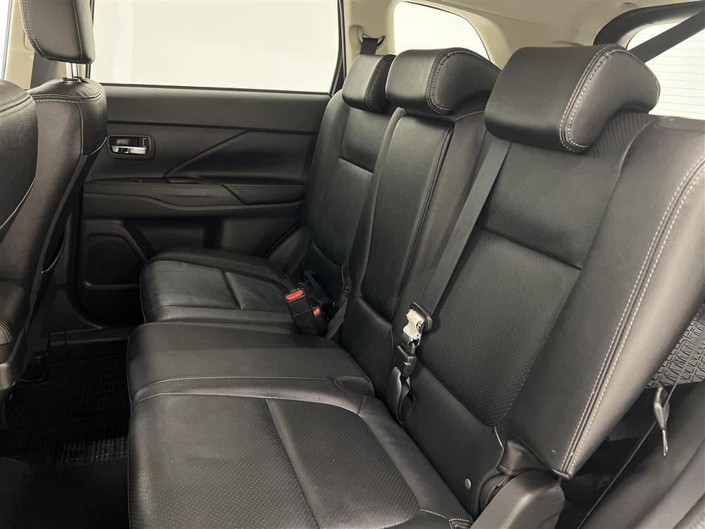 Mitsubishi Outlander 4WD Business Kamera 7-Sits HELG KAMPANJinteriör