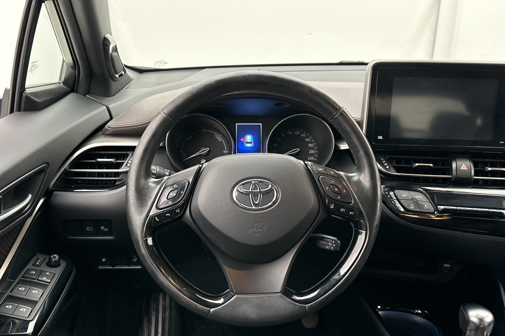 Toyota C-HR Hybrid CVT 122hk Executive JBL Kamera Navi Skinn