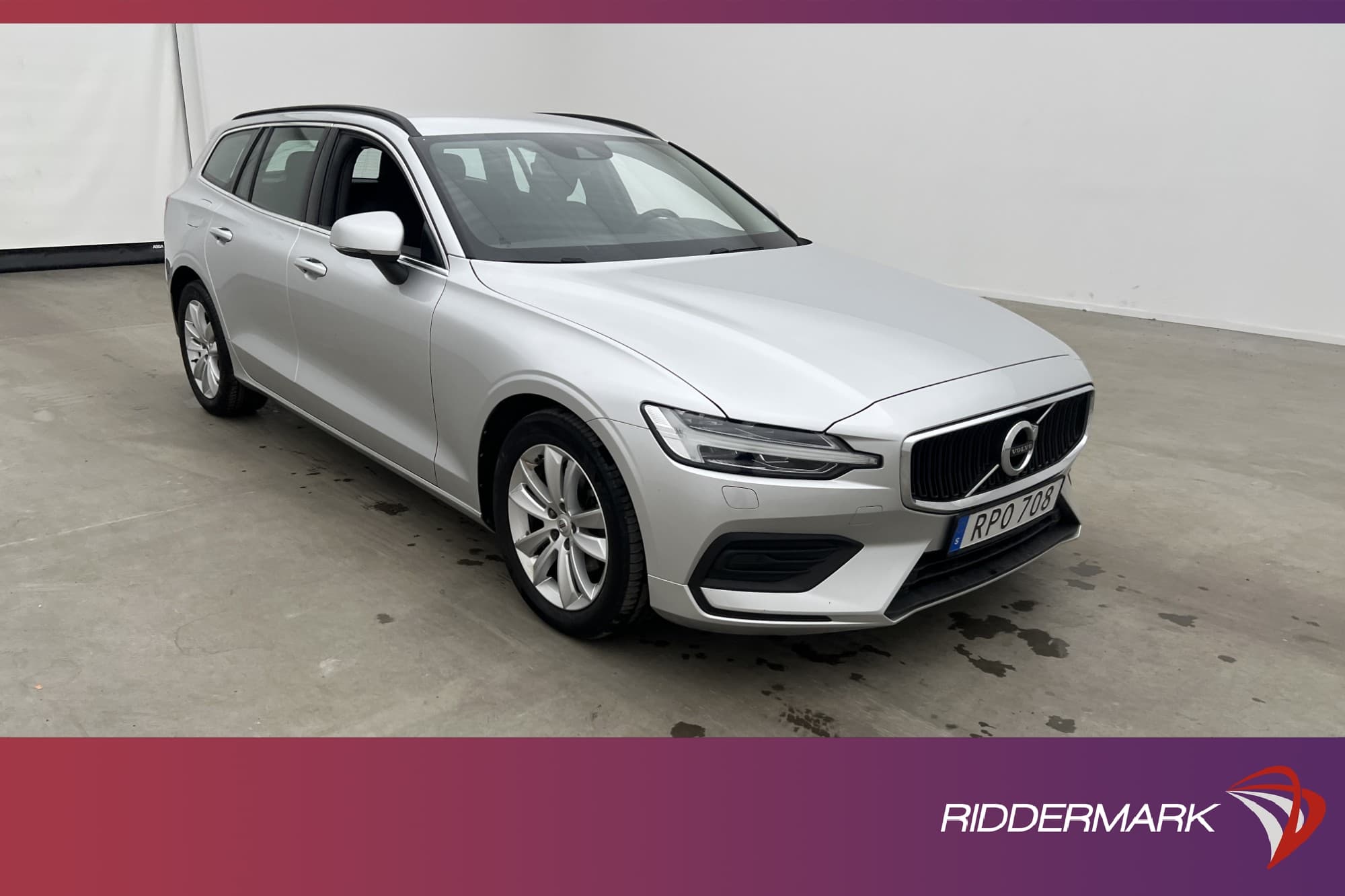 Volvo V60 B4 Momentum VOC Värmare Navi CarPlay Kamera