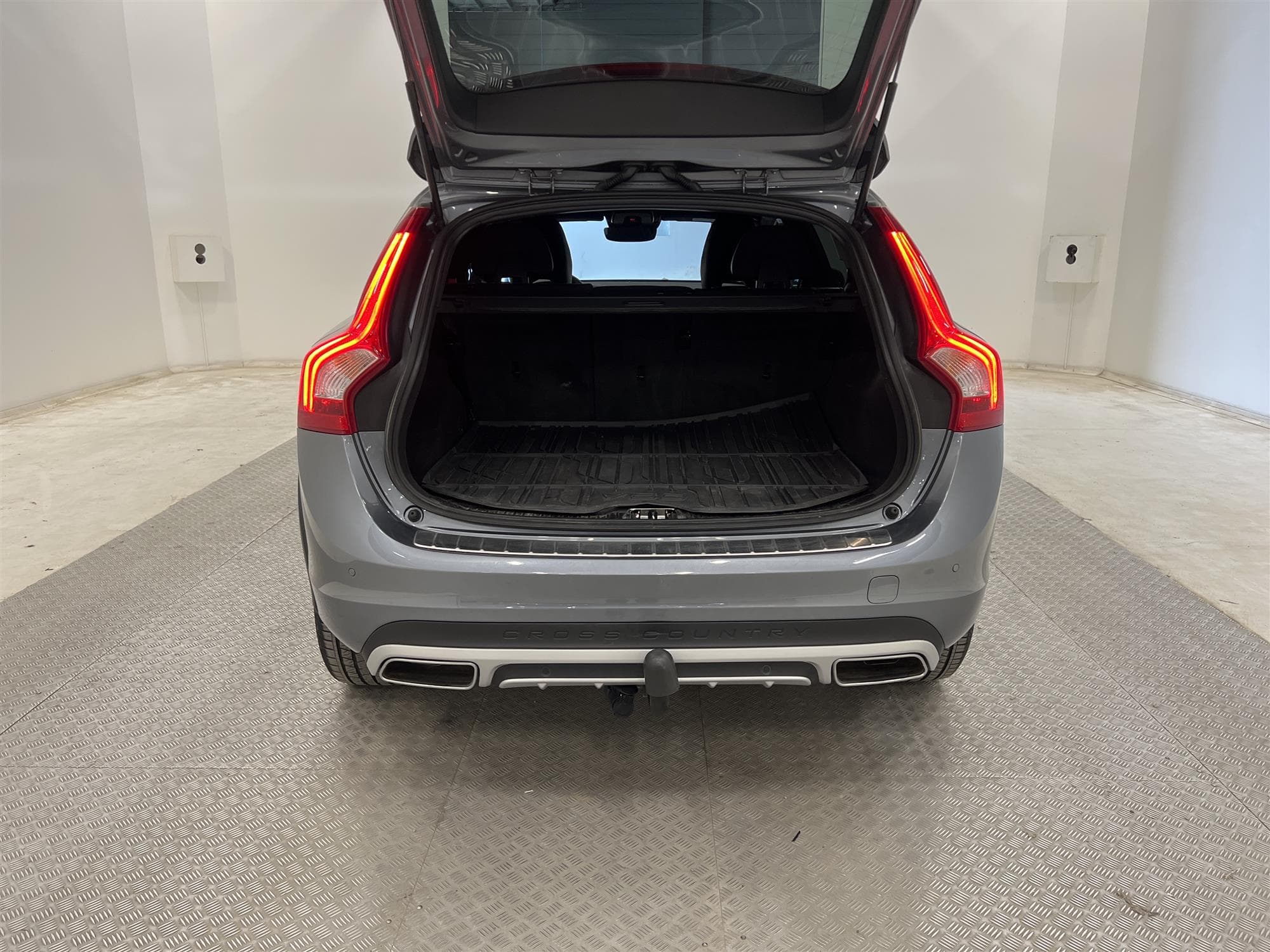 Volvo V60 Cross Country D4 190hk Voc D-Värm Drag BLIS PDC
