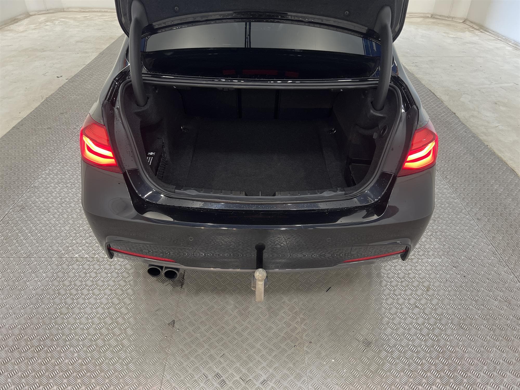BMW 330i xDrive 252hk M Sport Cockpit Drag H/K Navi Skinn