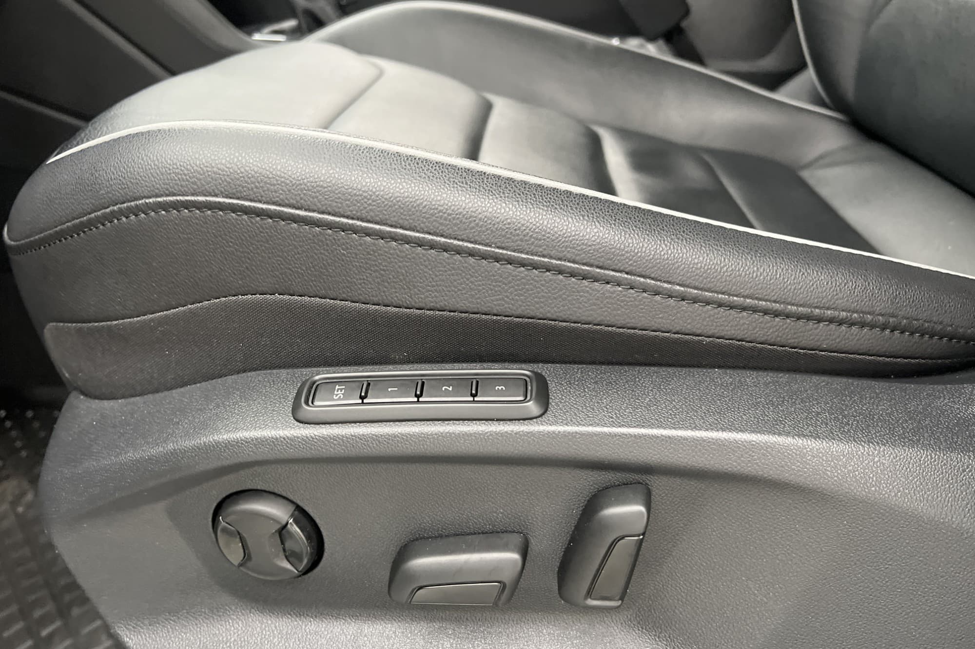 Volkswagen Tiguan eHybrid Elegance Cockpit Kamera Drag MOMS