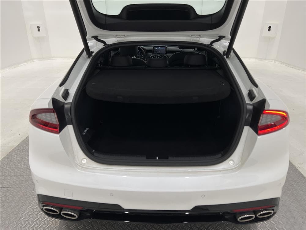 Kia Stinger AWD 370hk HUD 360° T-Lucka Navi Adaptiv interiör