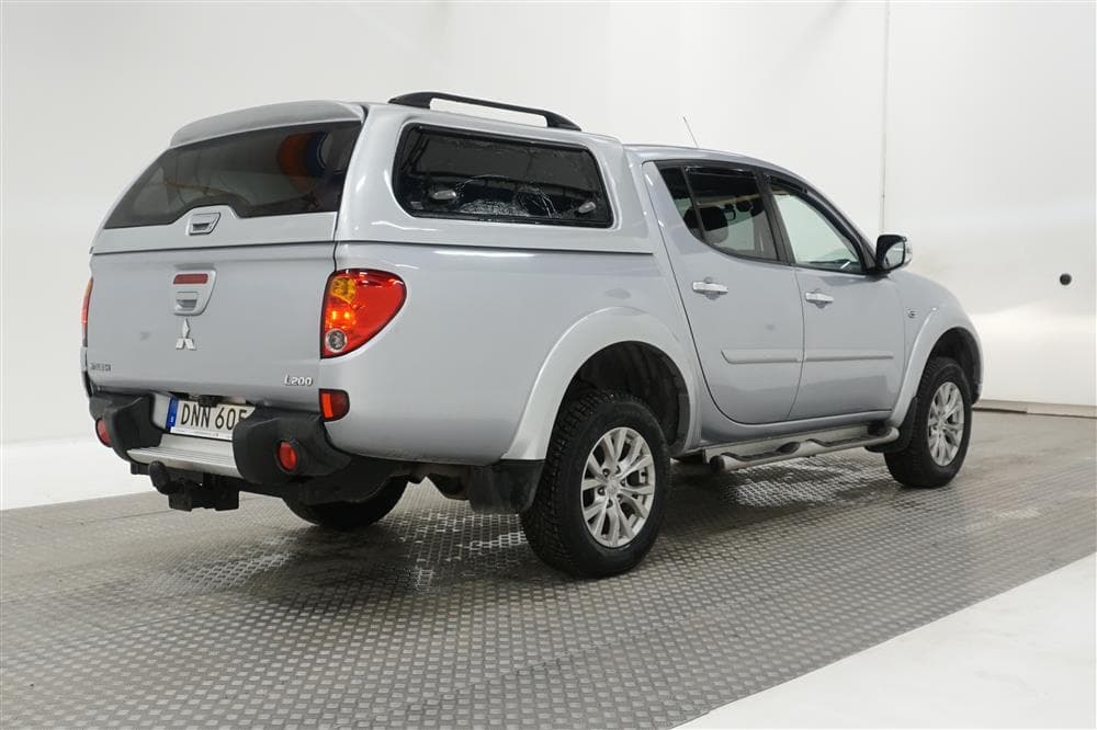 Mitsubishi L200 2.5 DI-D Aut 178hk Drag Kåpa exteriör