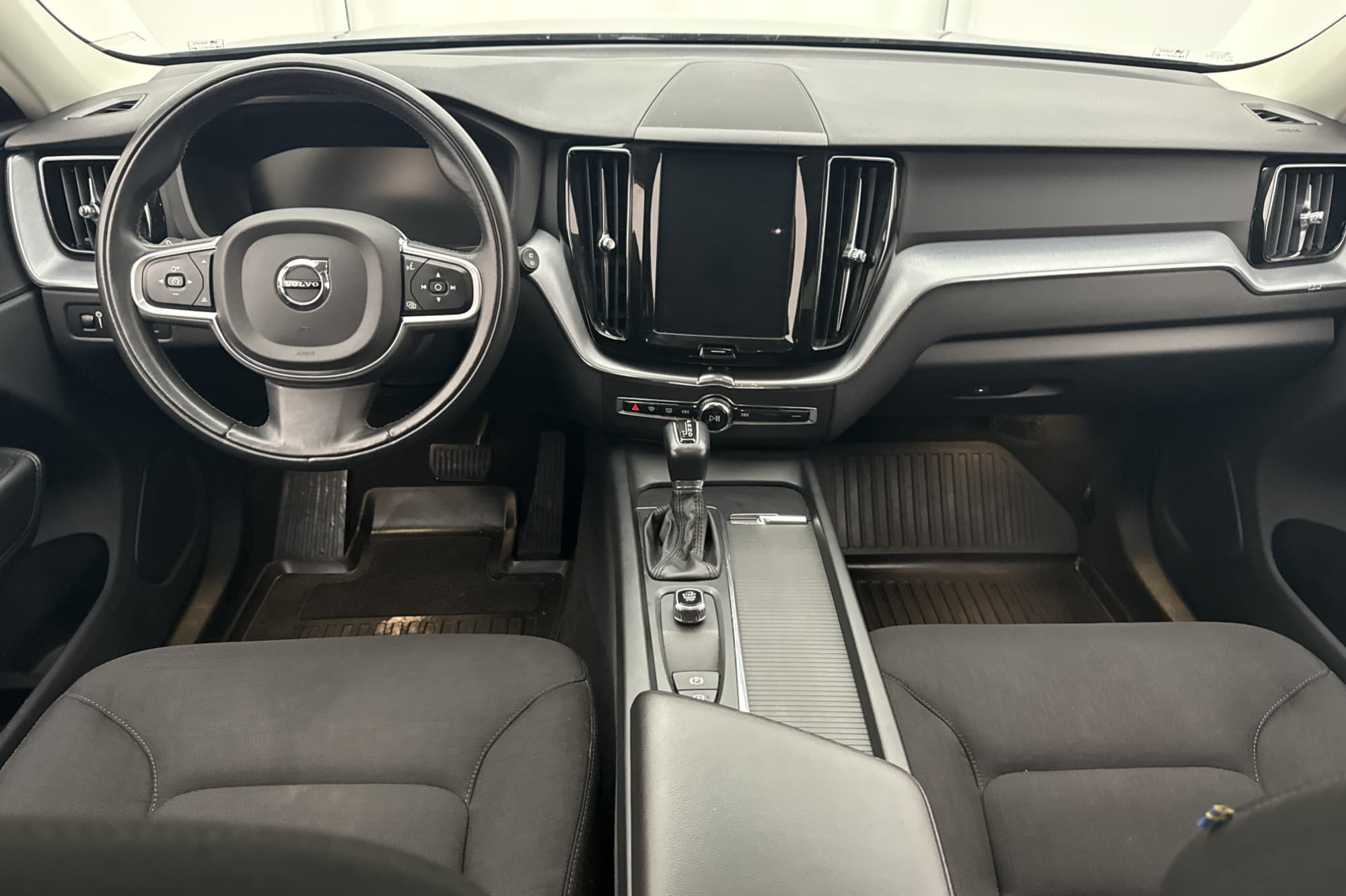 Volvo XC60 D4 Momentum VOC D-Värmare Rattvärme CarPlay Drag