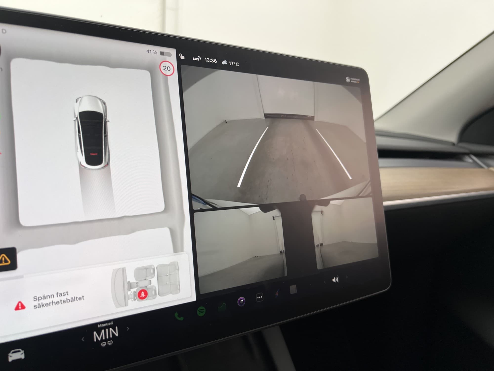 Tesla Model Y Long Range AWD Dragkrok Autopilot Rattvär MOMS