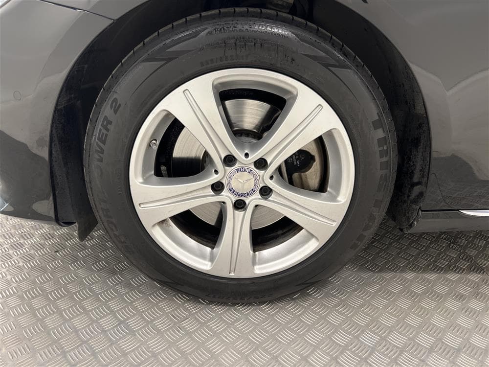 Mercedes-Benz E 220 d 4M 194hk D-värme Burmester 360° Draginteriör