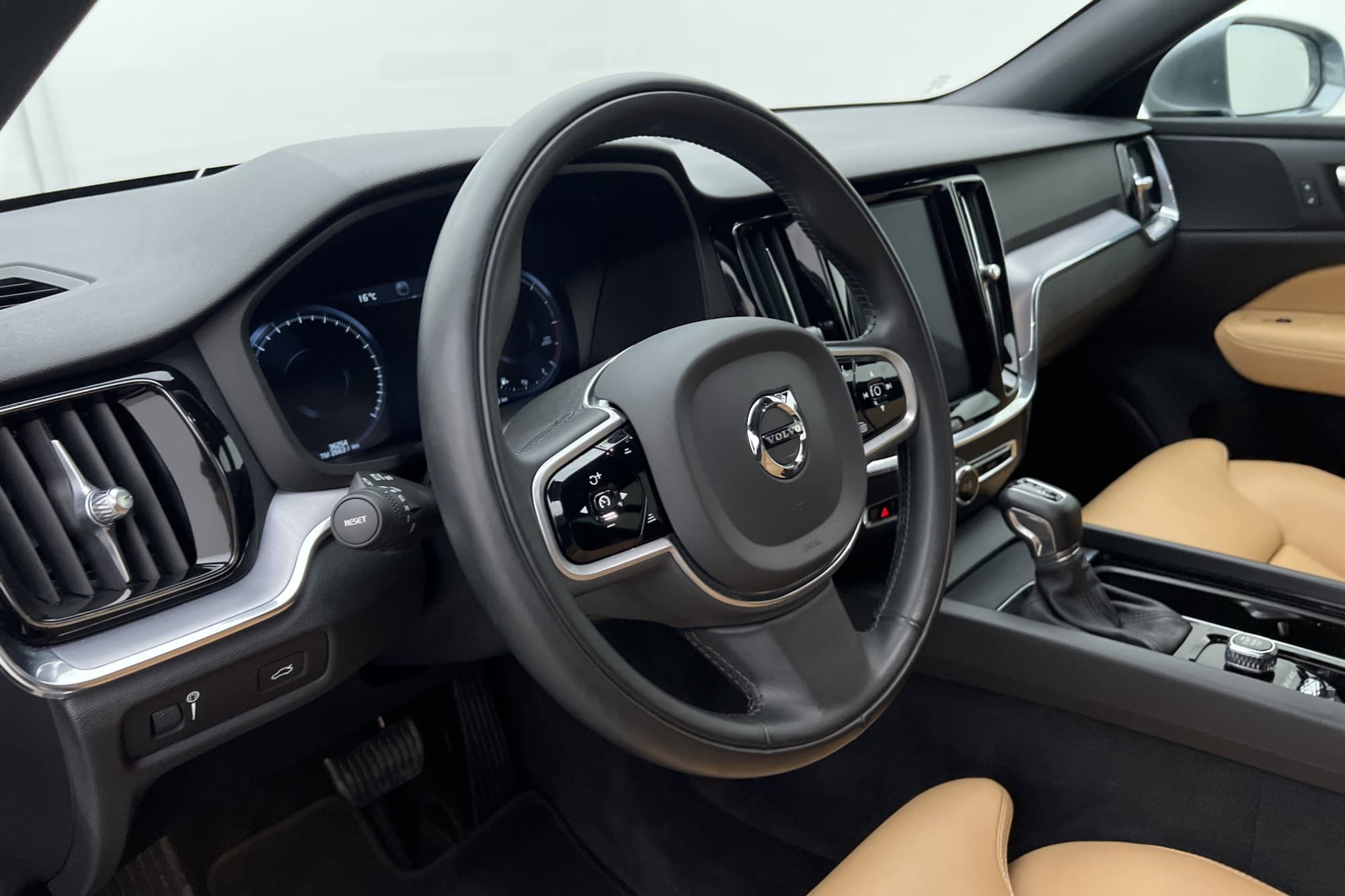 Volvo V60 D4  Advanced VOC Värmare 360° Navi Skinn BLIS MOMS