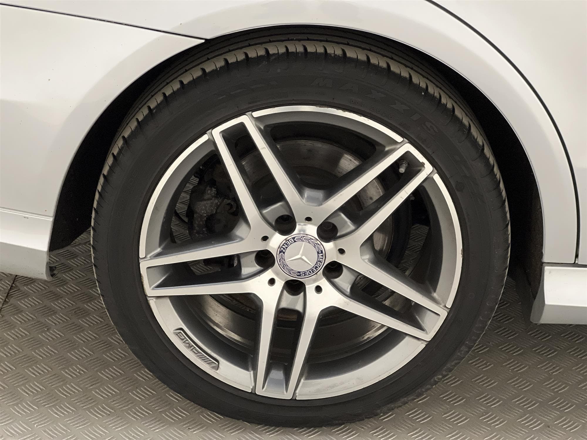 Mercedes-Benz E 220 T 170hk 4MATIC AMG Pano B-kamera Navi