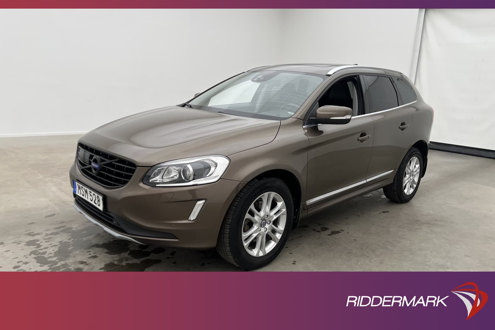 Volvo XC60 D5 AWD Summum Pano VOC Värmare Navi Skinn Drag