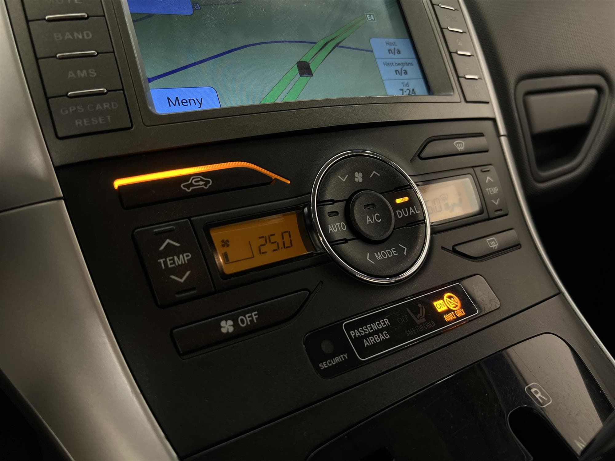 Toyota Auris 1.6 132hk  M-Värmare Navigator B-Kamera 