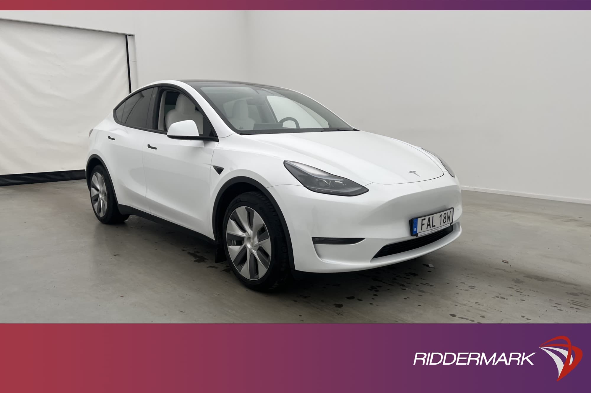 Tesla Model Y Long Range AWD Svensksåld Dragkrok MOMS