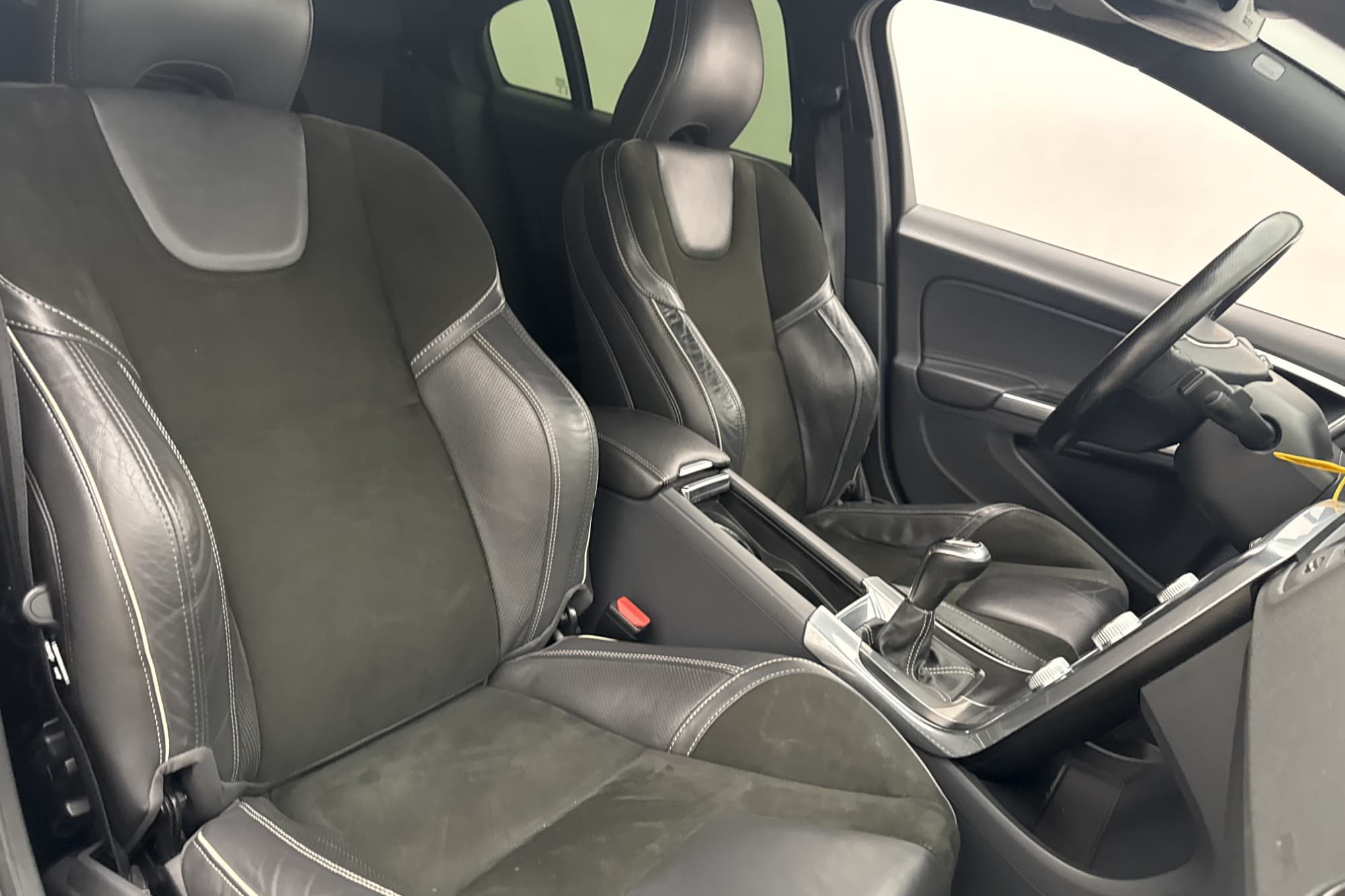 Volvo S60 T3 152hk R-Design VOC Värmare Halvskinn Rattvärme