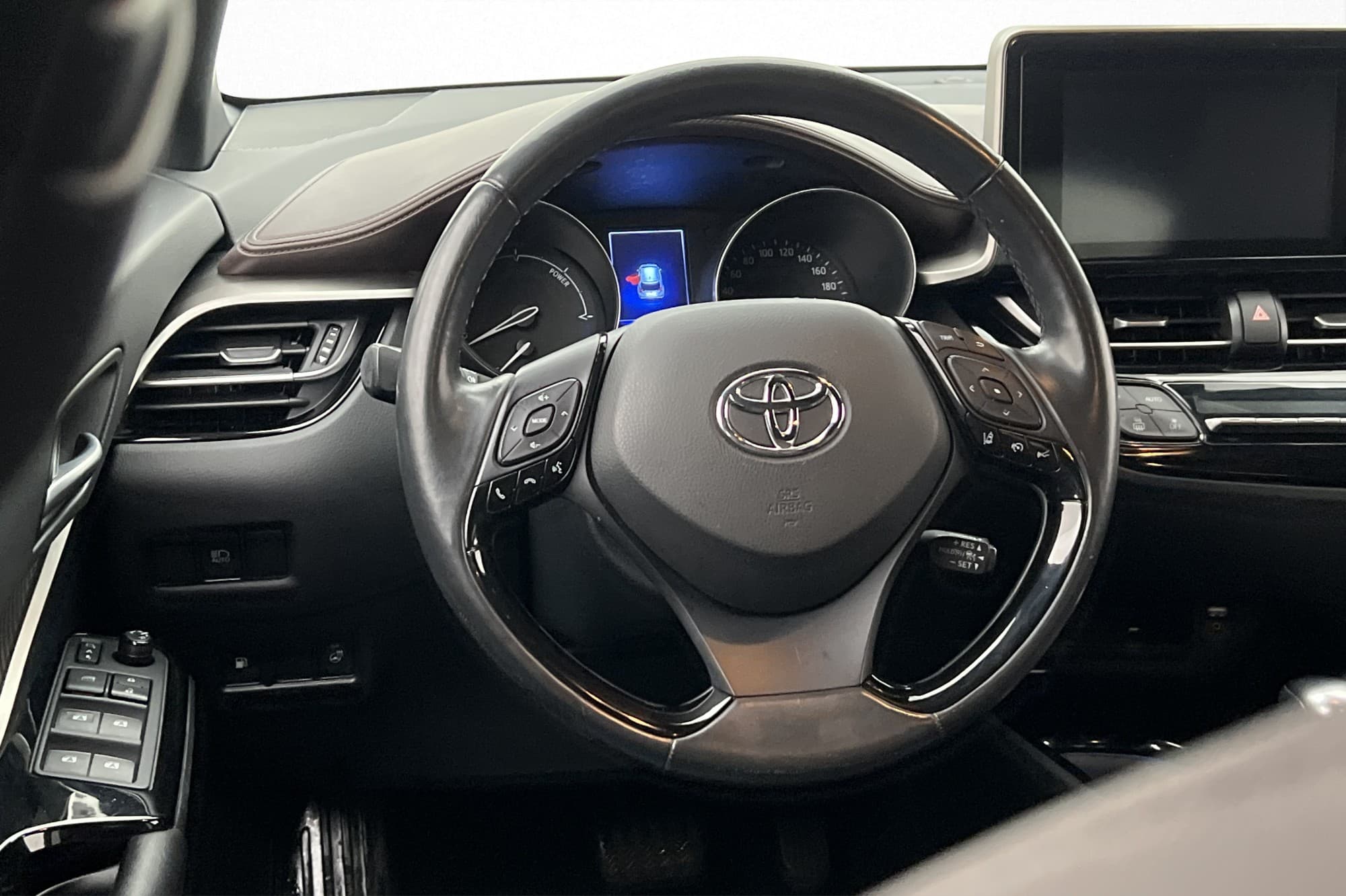 Toyota C-HR Hybrid 122hk Executive Kamera Halvskinn Rattvärm