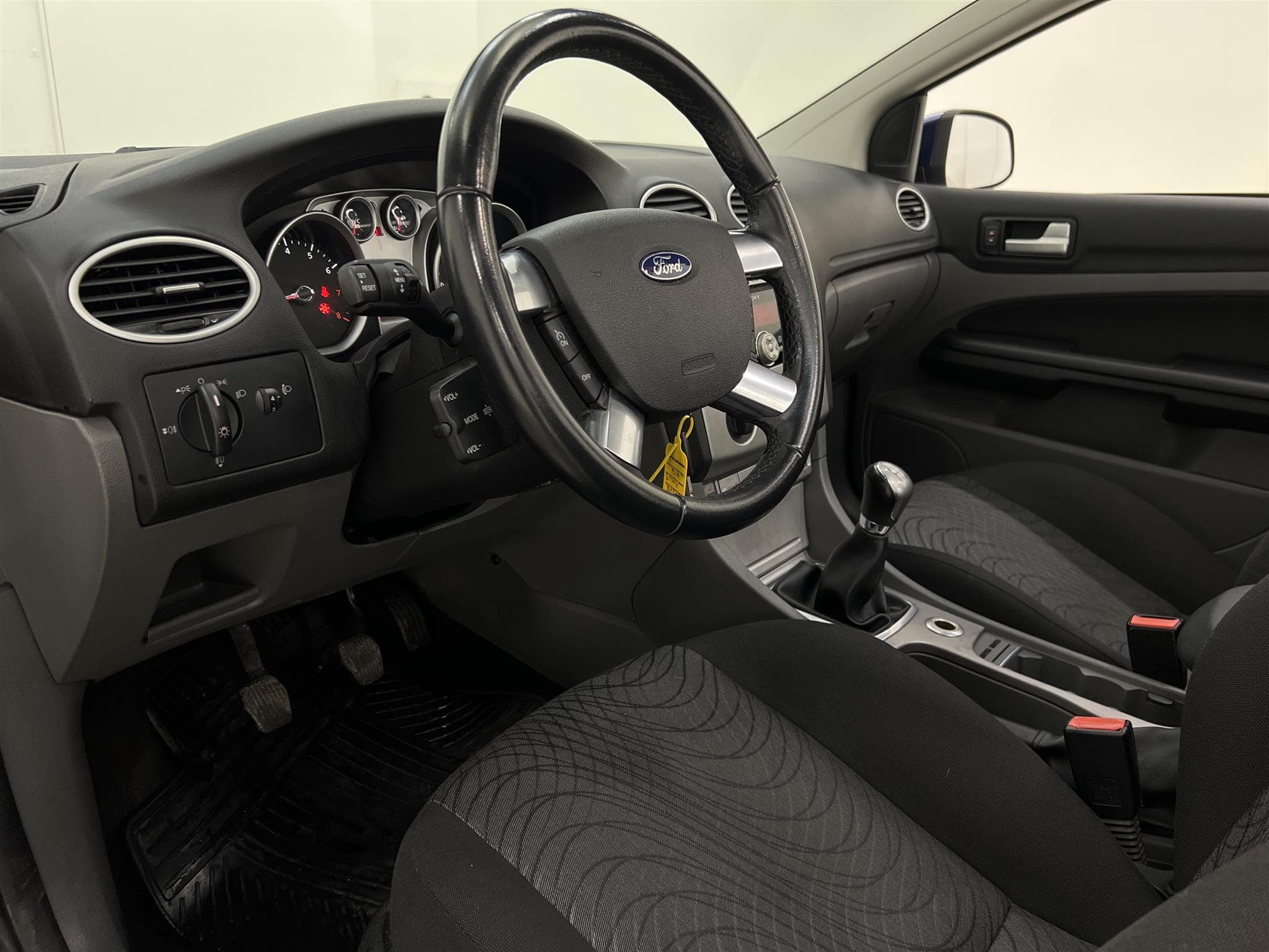 Ford Focus CC 1.6 100hk Luxury Låg Skatt 