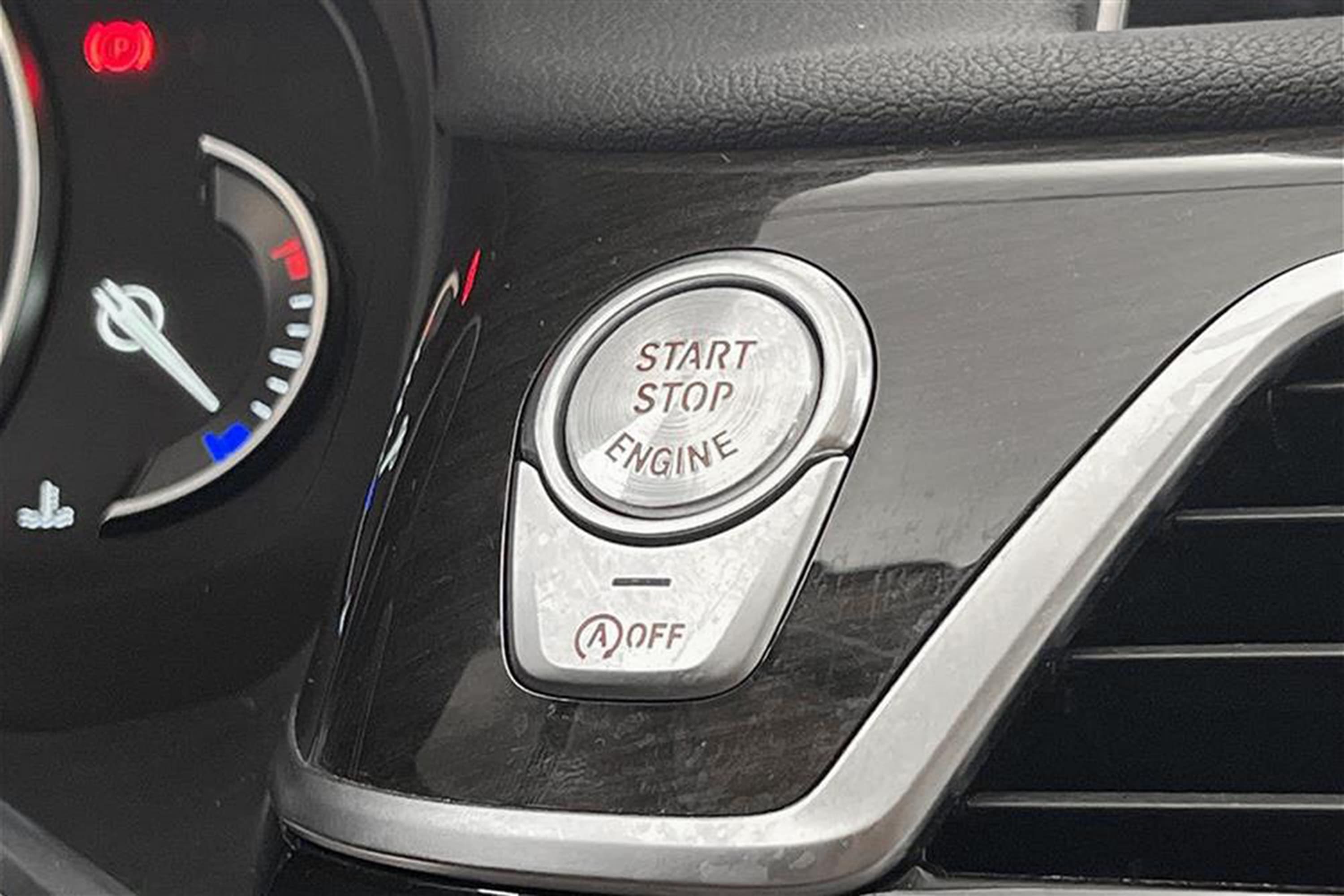 BMW 730d xDrive 265hk D-värm Skinn HiFi Navi Luftfjädringinteriör