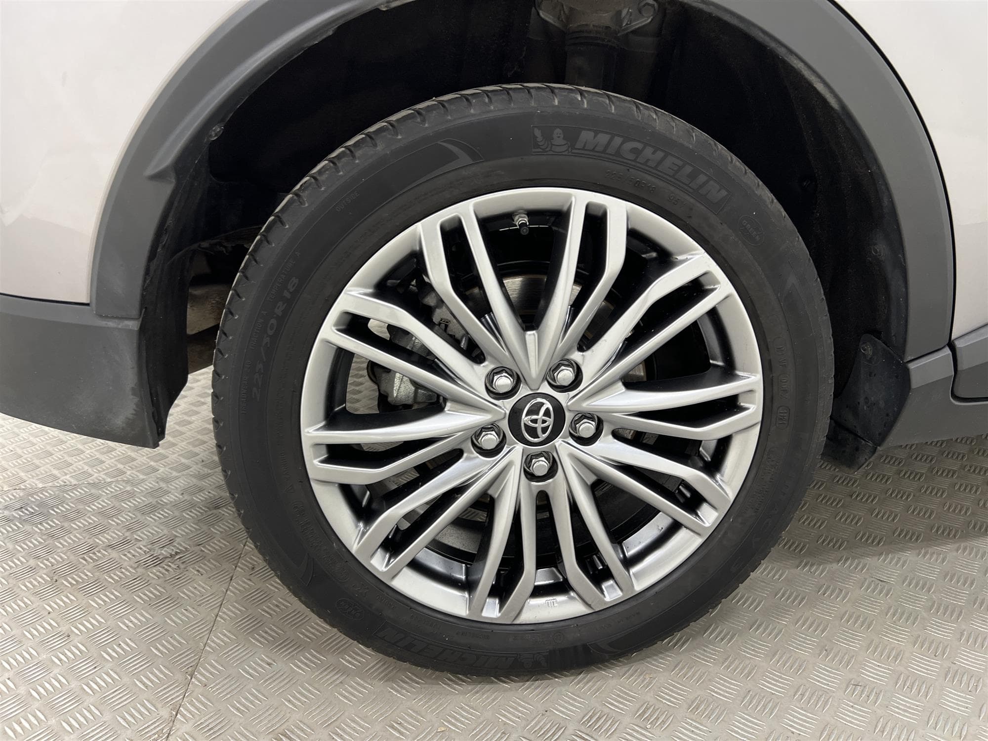 Toyota C-HR Hybrid 122hk Executive JBL Skinn B-Kam 0,38L/mil
