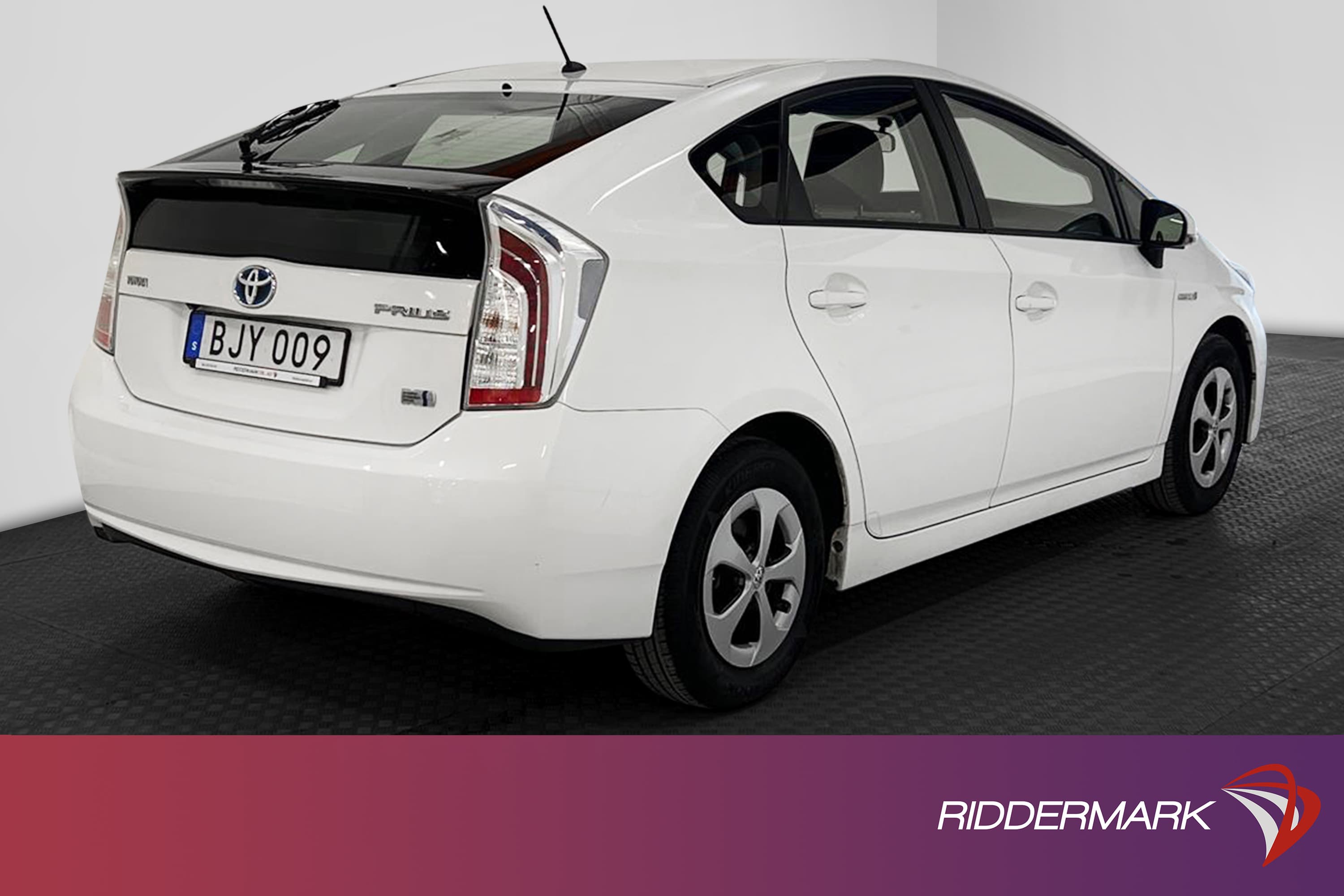Toyota Prius Hybrid CVT 136hk B-Kamera 360kr Skatt 0,39L/mil