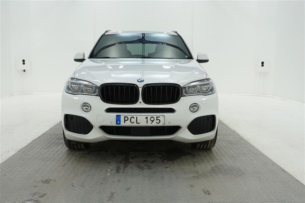 BMW X5 xDrive30d 258hk M Sport Pano DVärm Navi H/K HUD SKinnexteriör