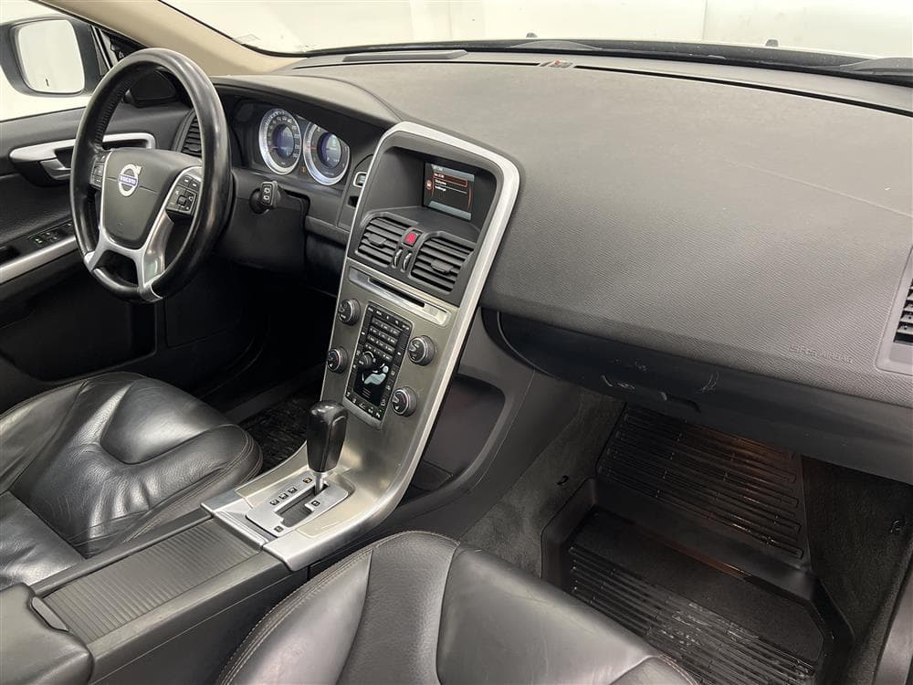 Volvo XC60 D3 AWD Summum VOC Värmare Pano Drag HELG KAMPANJinteriör