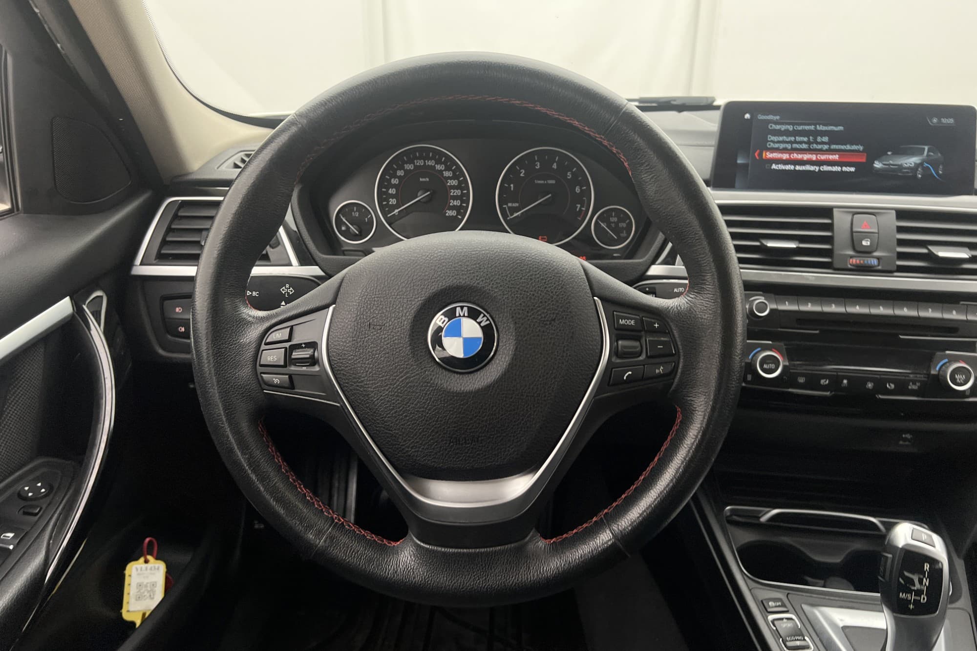 BMW 330e 252hk Sport Line HiFi Navi Sensorer Halvskinn