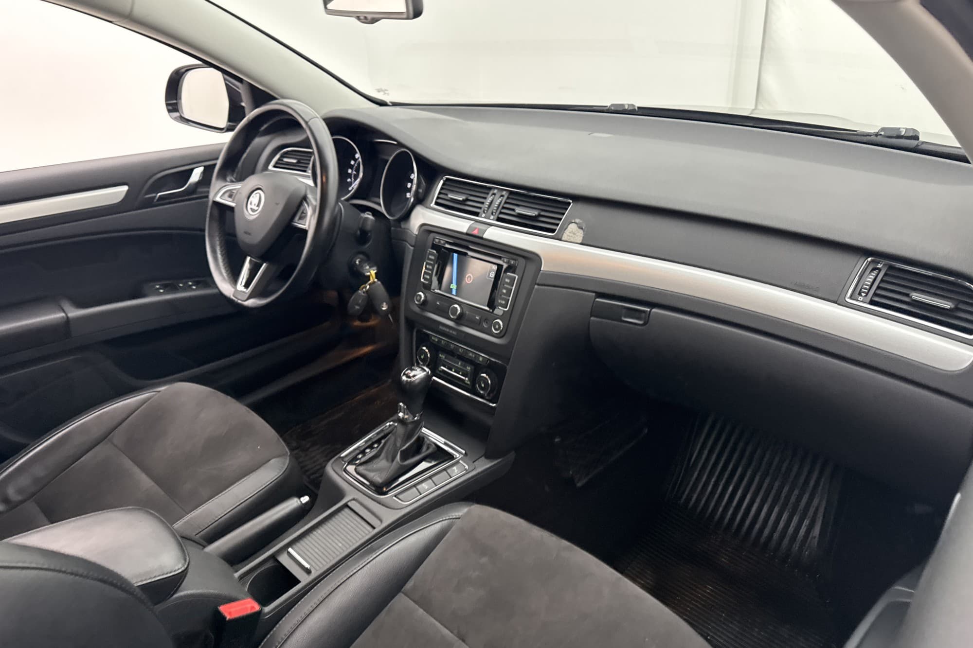 Škoda Superb 2.0 TDI 4X4 170hk Värm Navi Drag PDC