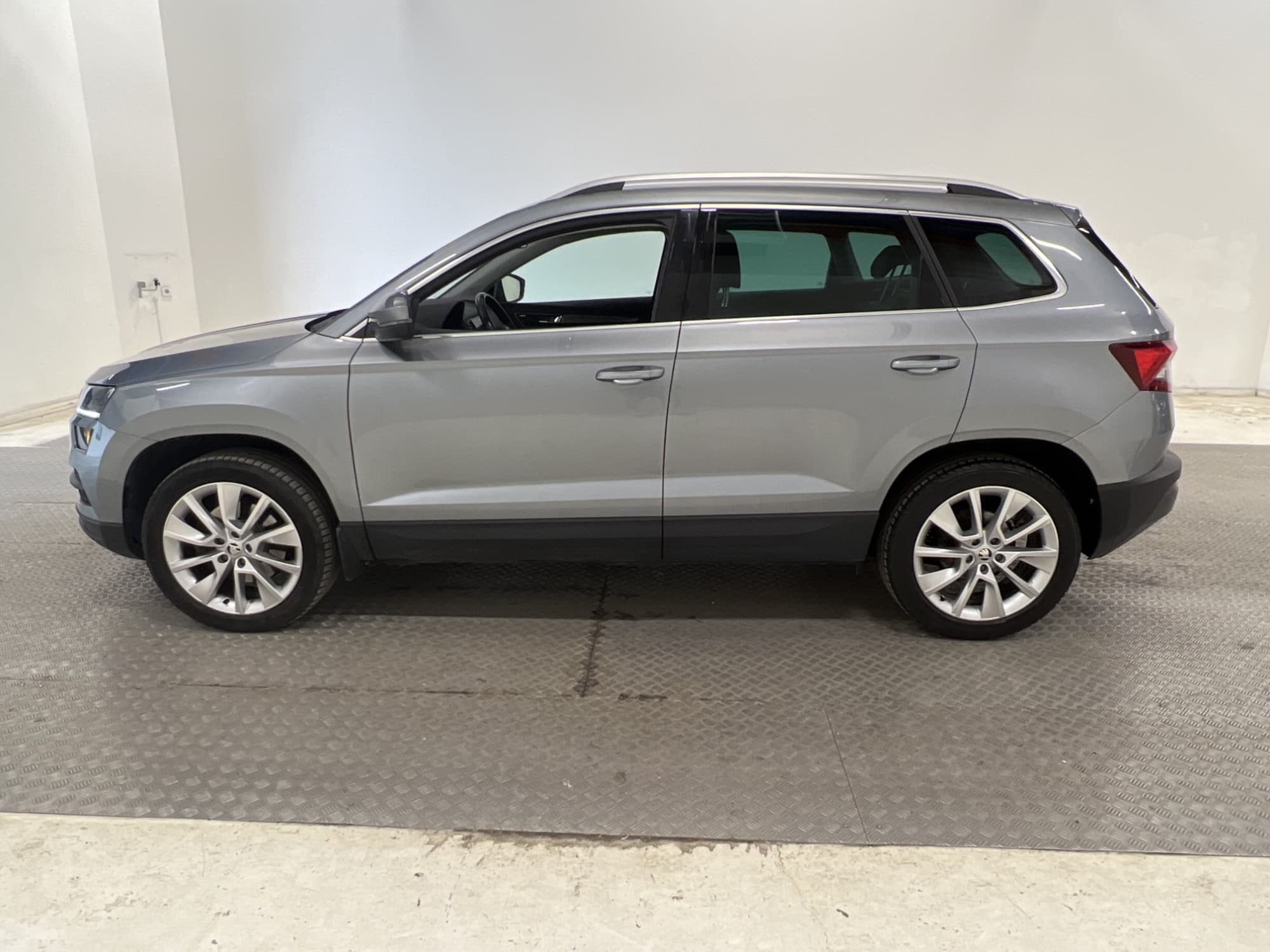 Škoda Karoq 1.5 TSI 150hk B-värm B-kam Pano Canton Drag