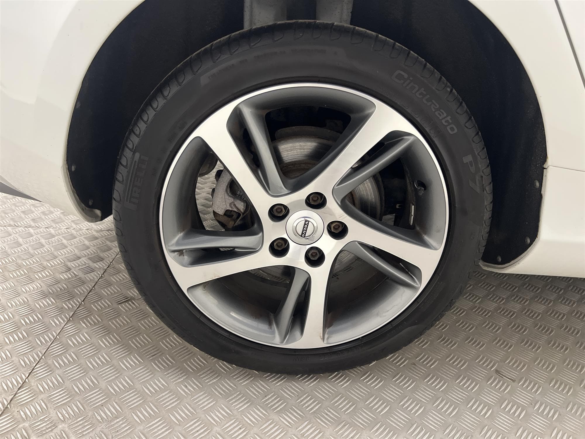 Volvo V40 D3 150hk R-Design VOC Värmare Helskinn 0,52l/milinteriör
