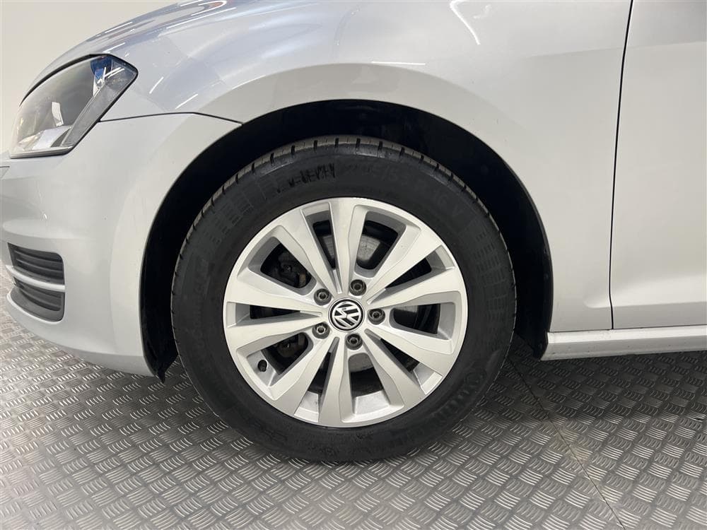Volkswagen Golf 1.6 TDI 110hk M-värmare  Fullservad 0,4l/milinteriör
