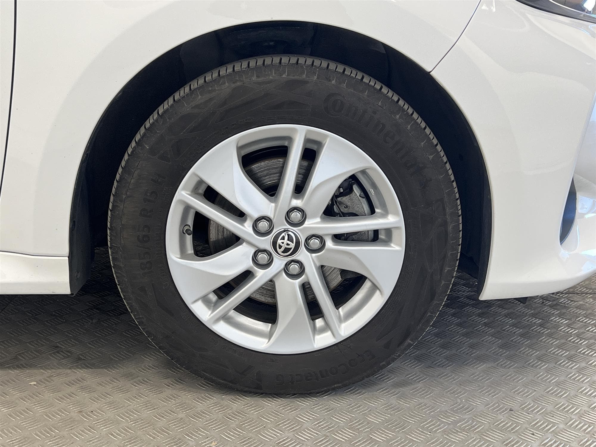 Toyota Yaris Hybrid CVT 116hk  B-Kam Lane Assist 360kr Skatt