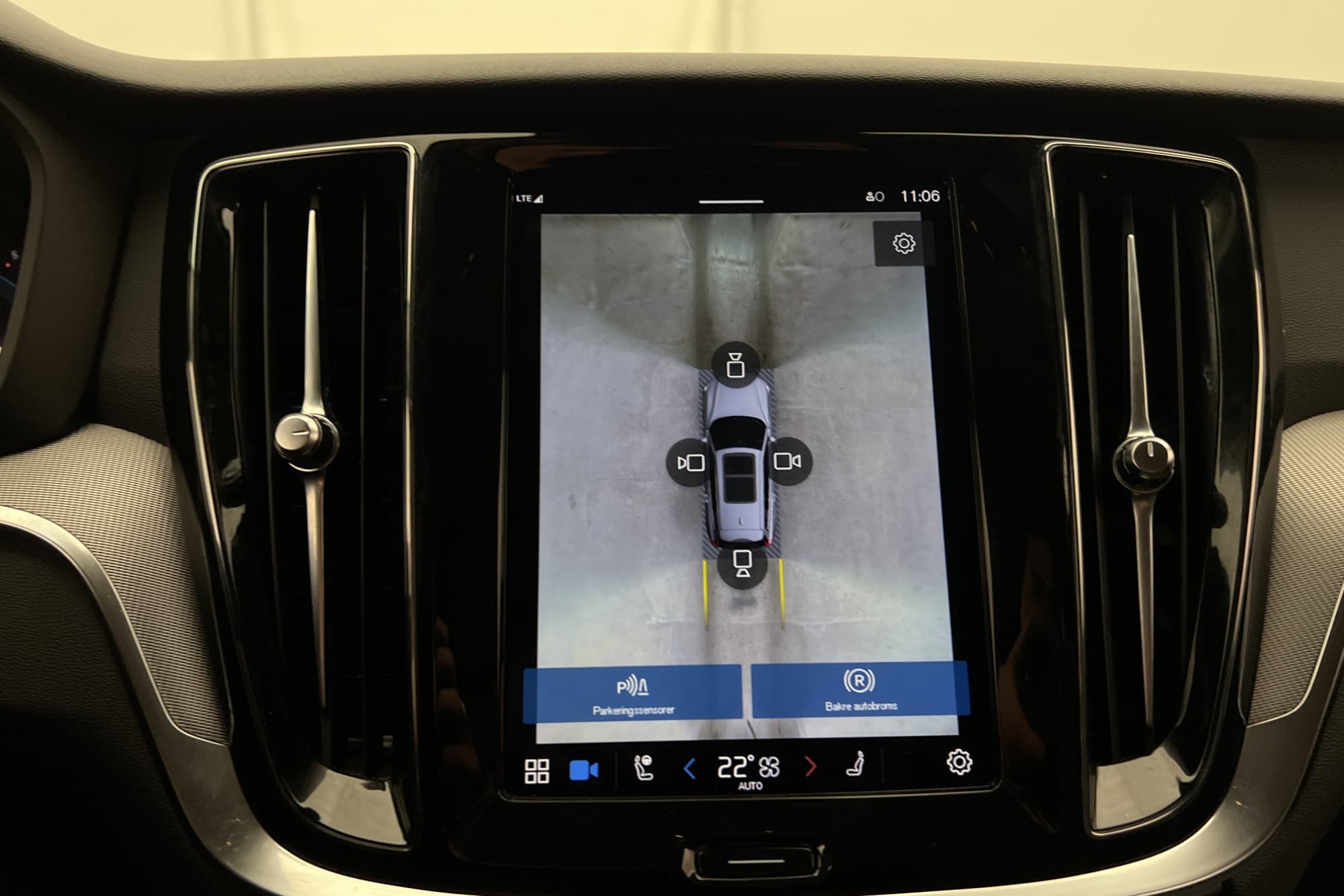 Volvo V60 Cross Country B4 AWD Plus Värm Drag 360° MOMS 