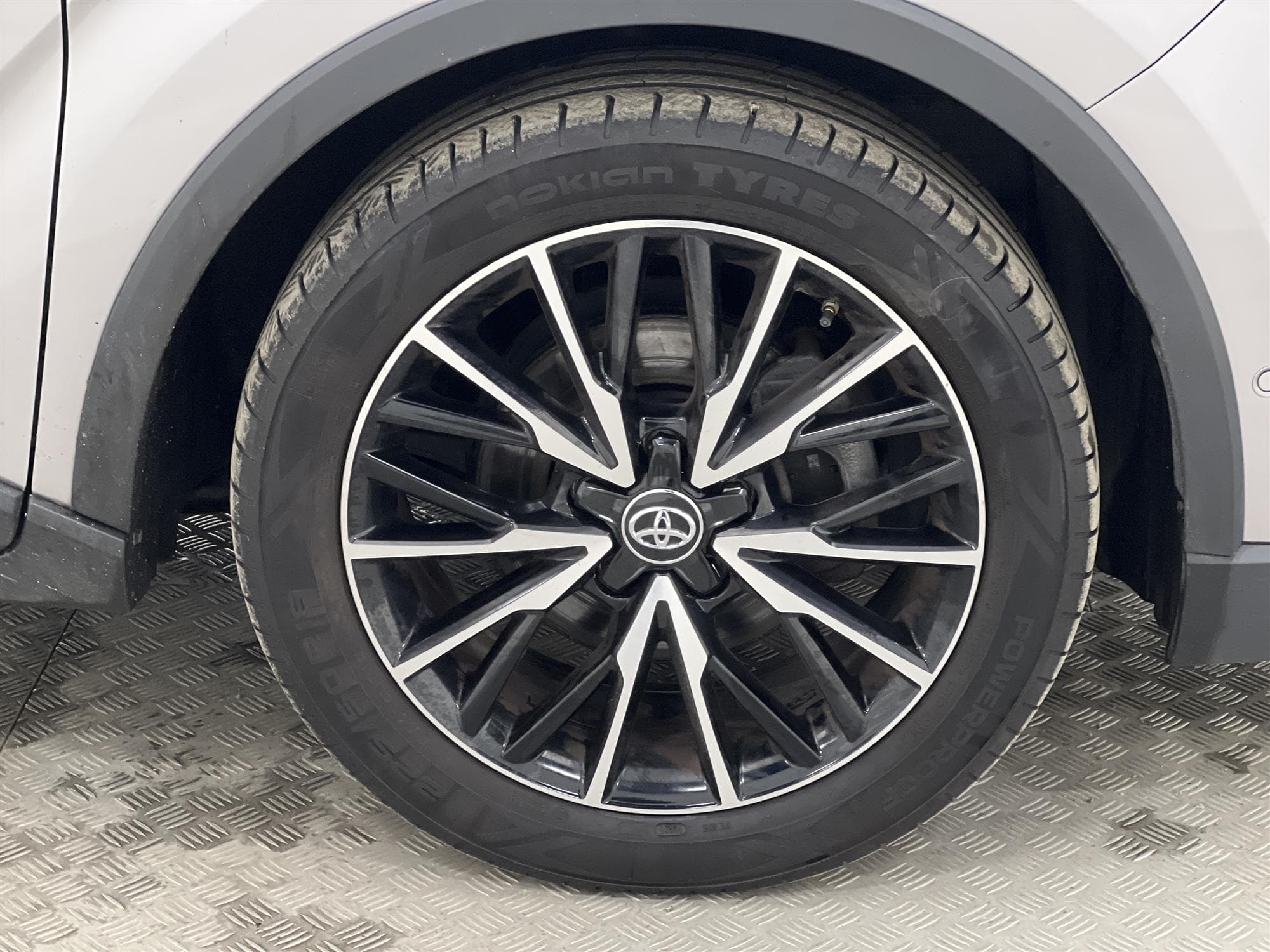 Toyota C-HR Hybrid 122hk JBL Navigator B-Kamera 0,39L/mil