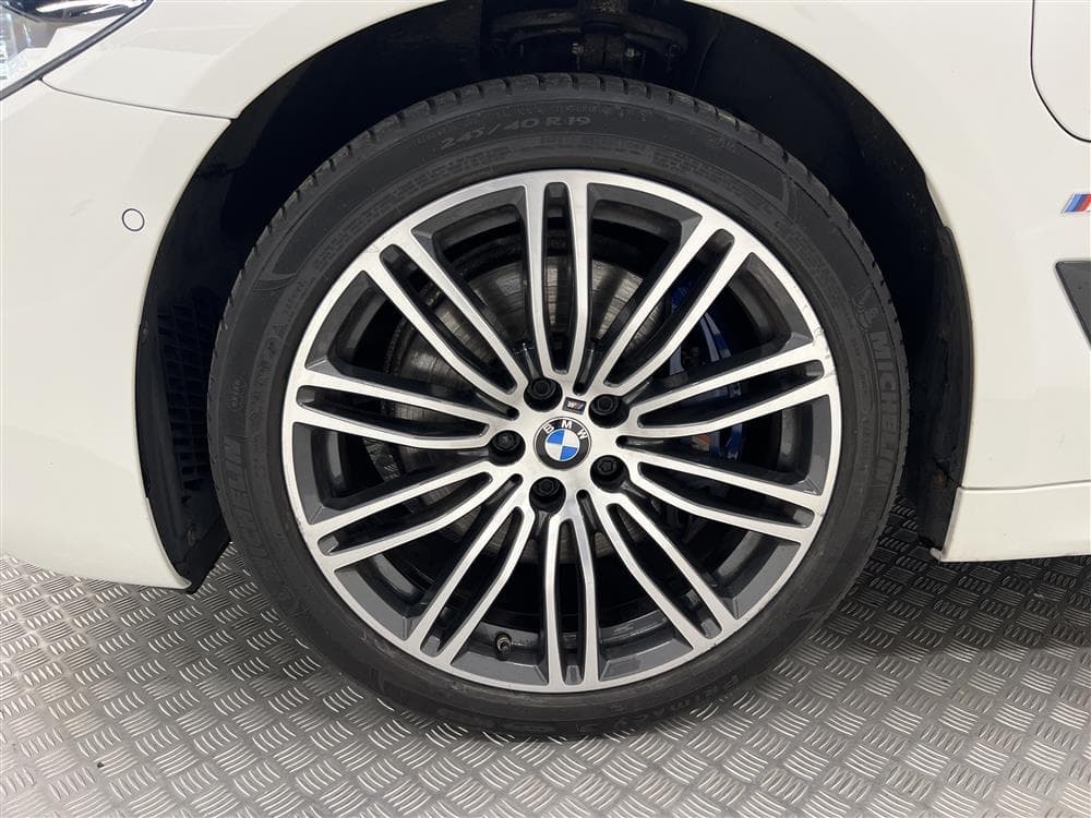BMW 530e iPerformance 252hk M Sport Backkamera HiFi Naviinteriör
