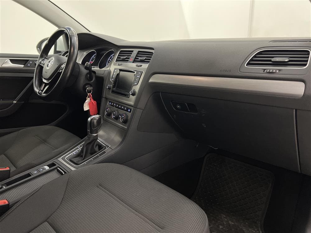 Volkswagen Golf SC 1.6 TDI 105hk B-kamera Navi 0.4l/milinteriör