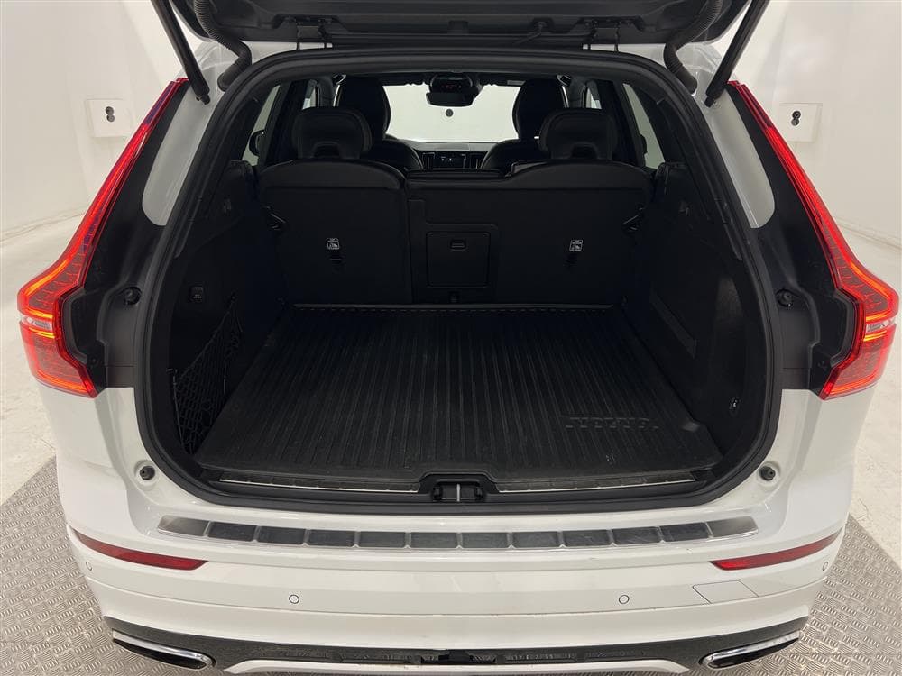 Volvo XC60 T5 250hk AWD R-Design P-Värm Navi B-Kam VoC H/Kinteriör