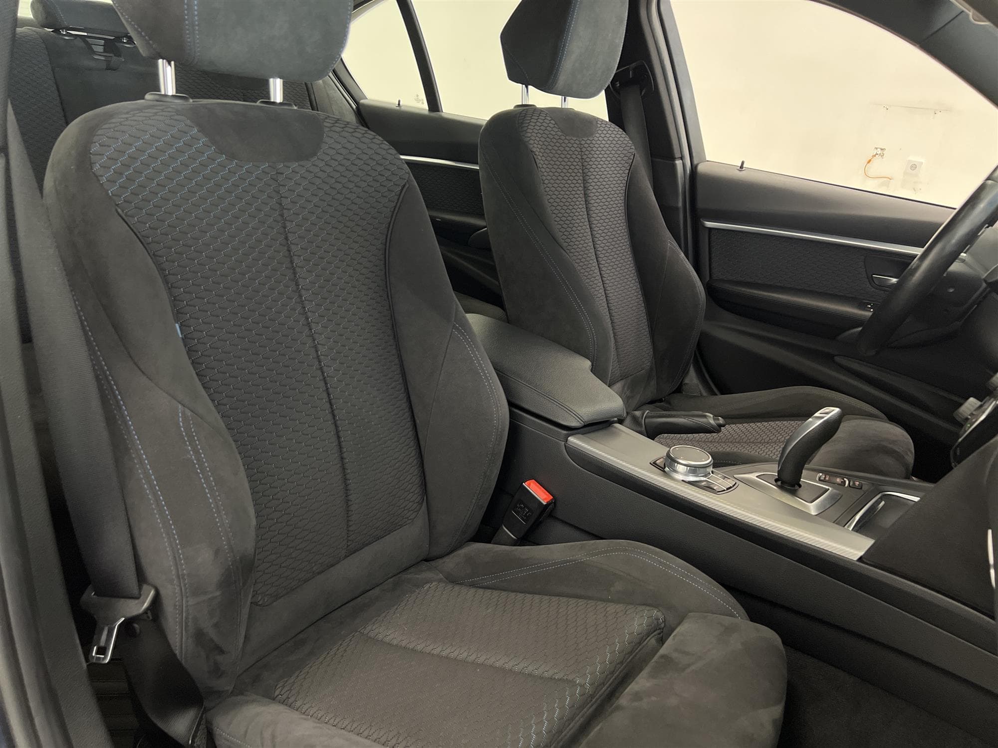 BMW 320d xDrive 190hk M Sport 2 Brukare Navi Hifi Drag